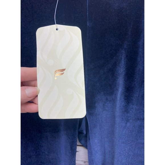 Fabletics High Waisted‎ Blue Velour Bike Shorts 9" XXS 0-2 - Picture 4 of 5